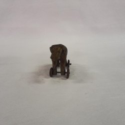 Elefant auf Rädern