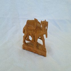 Kamel aus Sandelholz