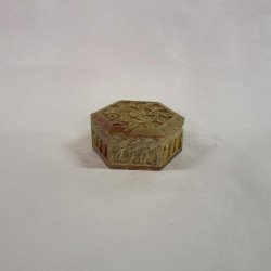 Steinbox mit Blumenmuster