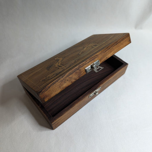 Holzbox mit Reiher