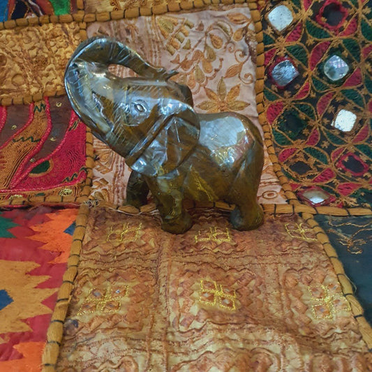 Elefantenfigur aus Tigereisen